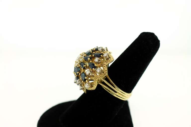 LADIES 18 KT DIAMOND AND SAPPHIRES PYRAMIDE RING.