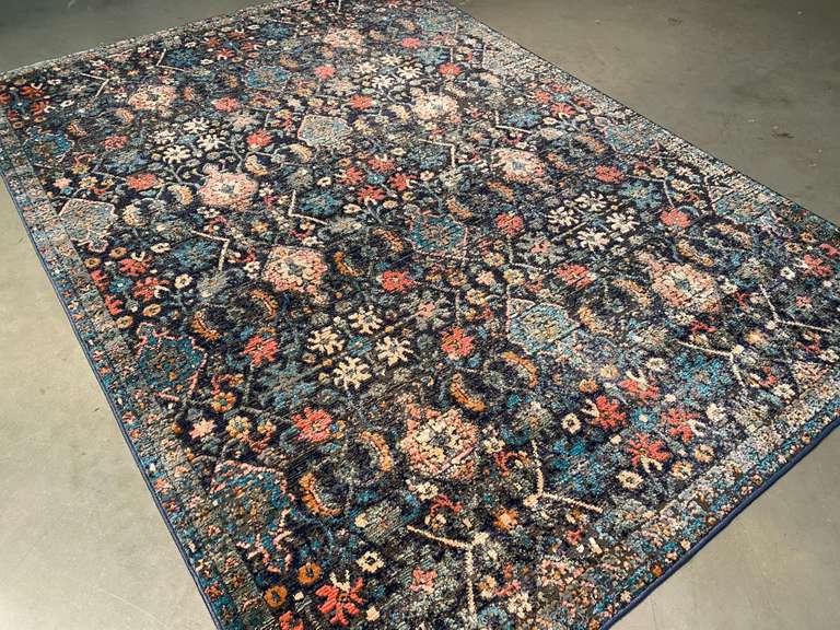 VINTAGE REPRODUCTION DESIGN RUG 6x8