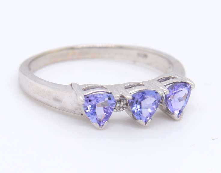 Fabulous White Gold Trilliant Cut Tanzanite 3 Stone Ring