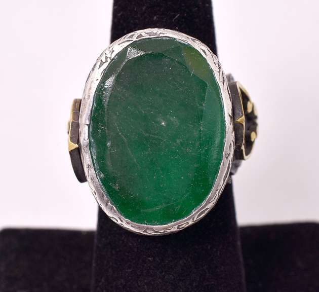 Charming 12.04CTS Natural Emerald Ring in Sterling Silver