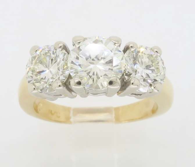 Stunning Three Stone Diamond Ring