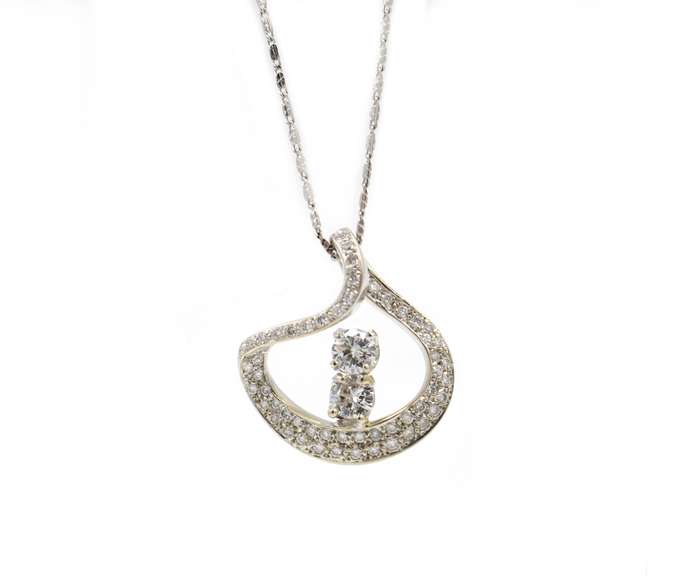 Attractive 8kt White Gold RBC Diamond w Diamond Pave Pendant on Chain