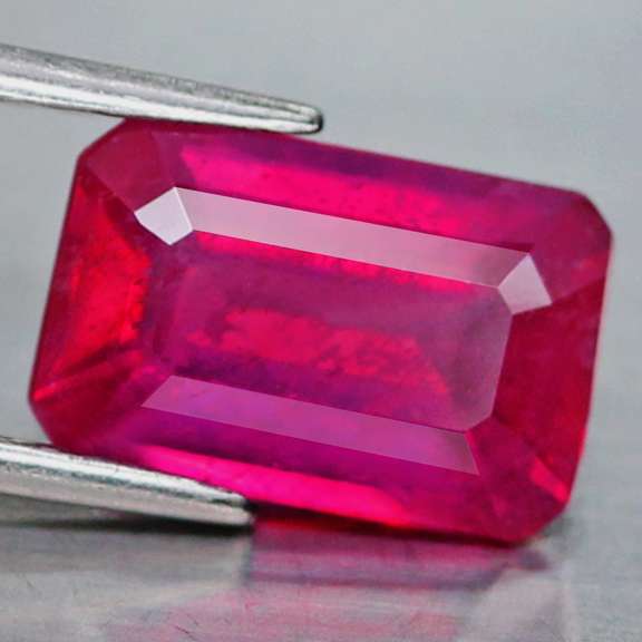 Amazing 3.24ct reddish pink emerald cut Ruby