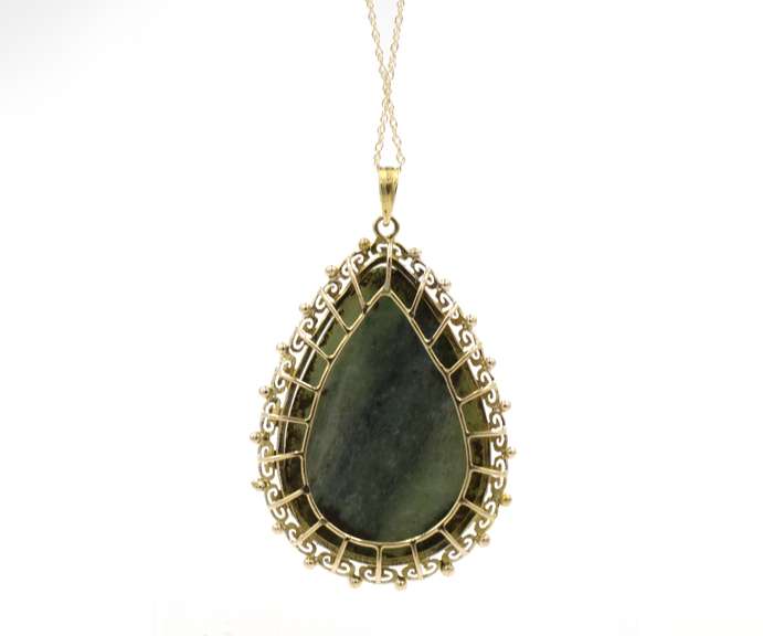 Pear Shaped Green Agate Pendant Necklace in 10K