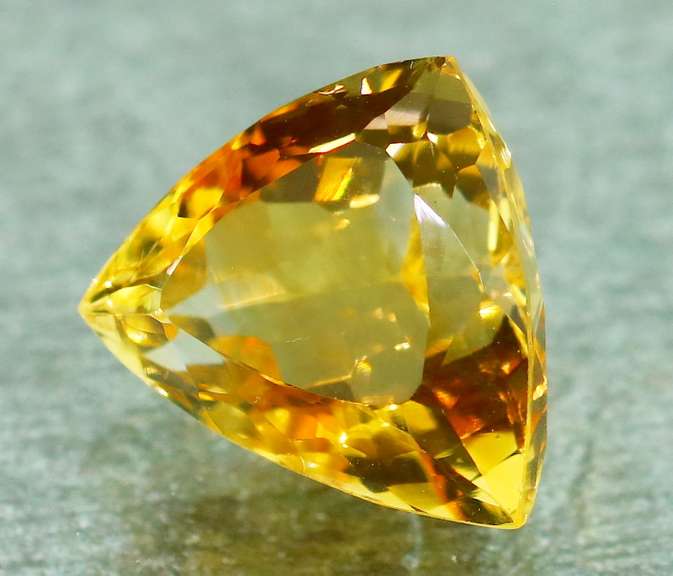 Glittering 7.85ct golden trillian cut Citrine