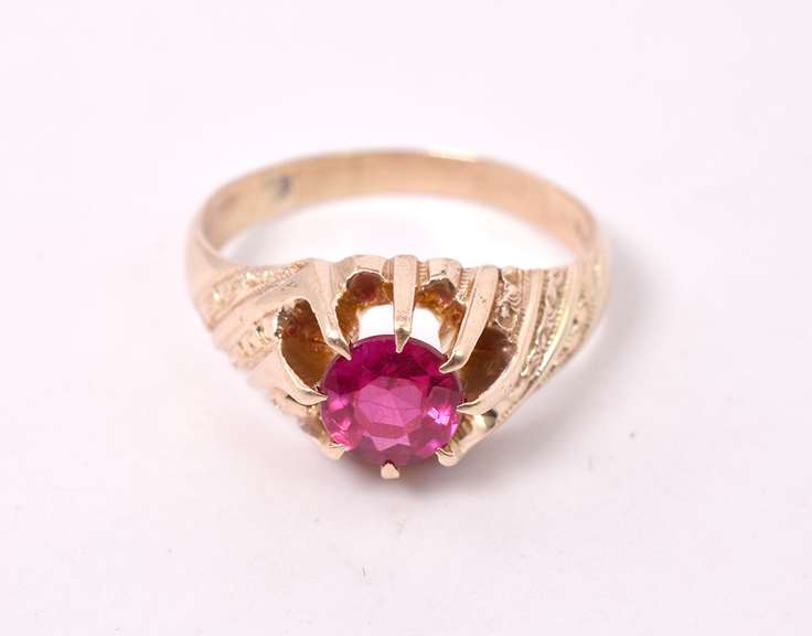 Ravishing Ruby Ring in Yellow Gold