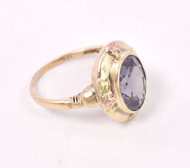 Incredible Color Change Sapphire in Yellow Gold