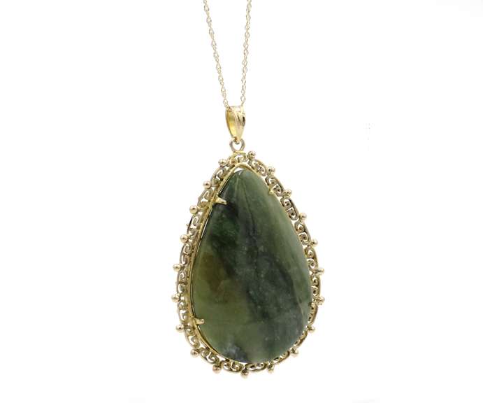 Pear Shaped Green Agate Pendant Necklace in 10K