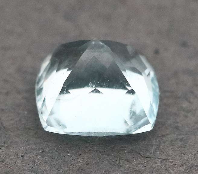 Baby blue 1ct pure Brazilian Aquamarine
