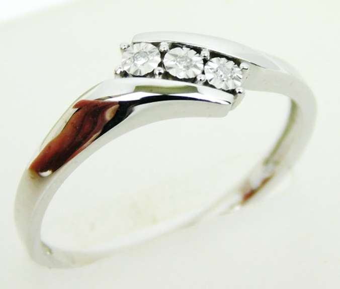 10K White Gold Ring with 3 Diamonds, Size 7.25