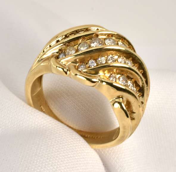 Sparkling Diamond Dome Ring