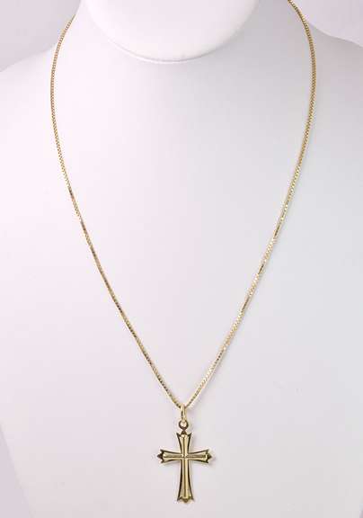 Elegant Cross Necklace in 14K Yellow Gold