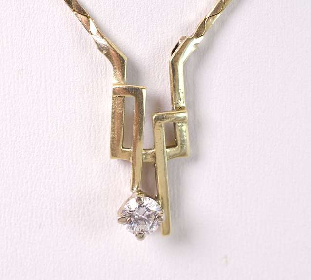 Sensational Approx. 0.55CTW Diamond Pendant Necklace in 14K Yellow Gold