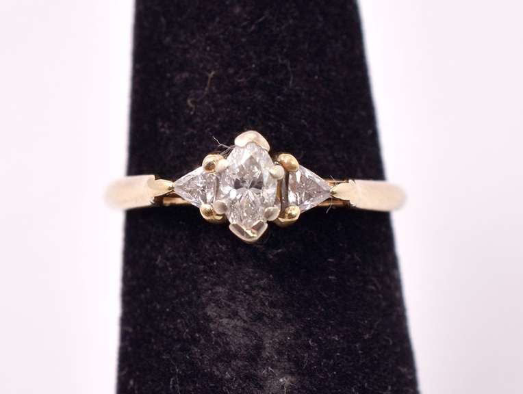 Gorgeous Diamond Ring in 14K Yellow Gold