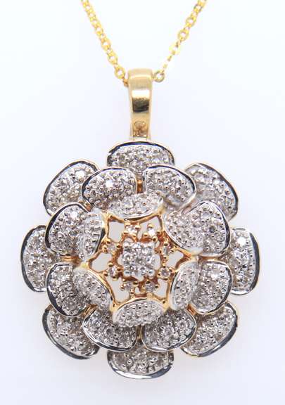 Sparkling Yellow Gold Diamond Flower Necklace