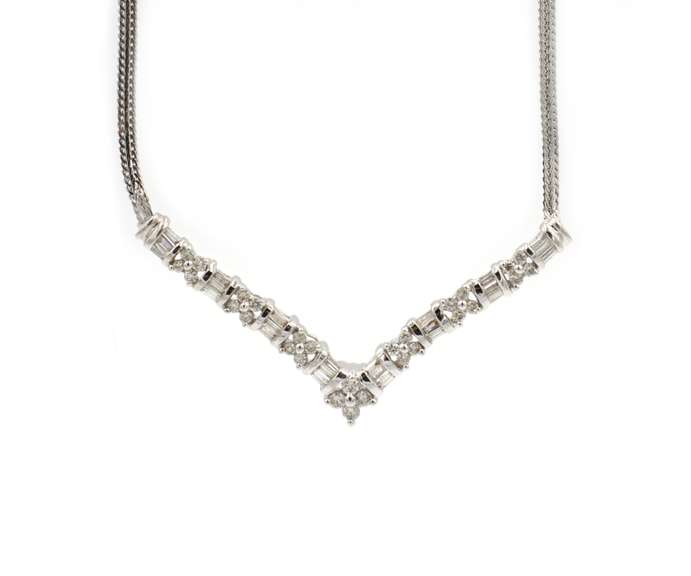 0.93ctw Diamond "V" Necklace in 14K