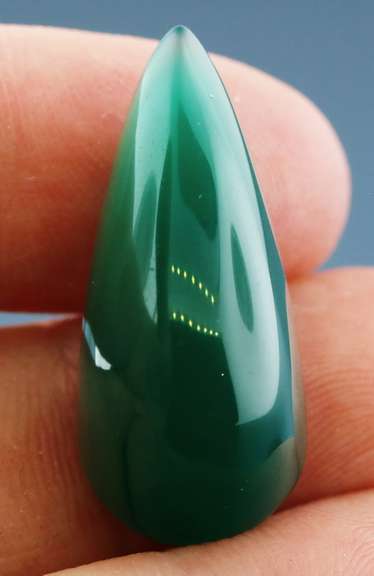 Talon cut! 25.68ct emerald green Botswana Agate