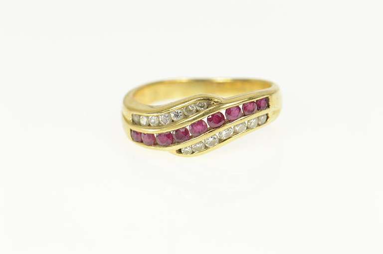 18K Yellow Gold 0.98 Ctw Natural Ruby Diamond Wavy Band Ring