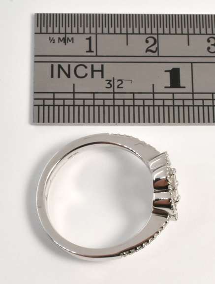 Appealing Diamond Ring in 14K WG