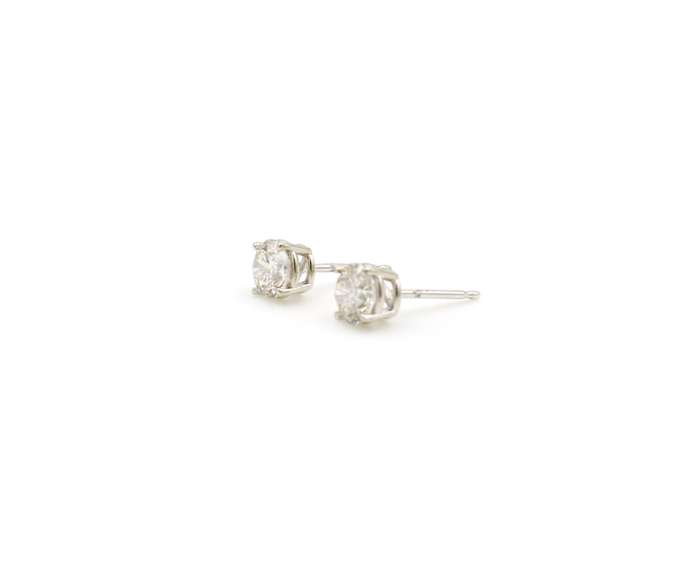 Elegant White Gold 1ctw Diamond Stud Earrings
