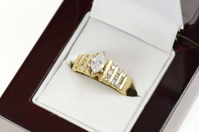 14K Yellow Gold 0.91 Ctw Marquise Diamond Engagement Ring