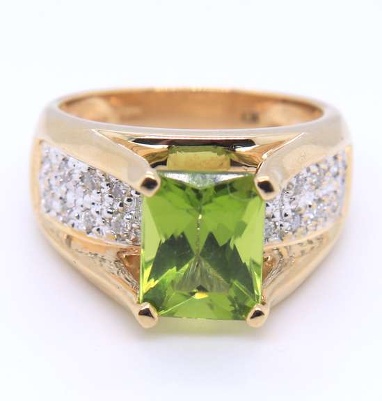 Dreamy Yellow Gold Rectangale Peridot and Diamond Ring