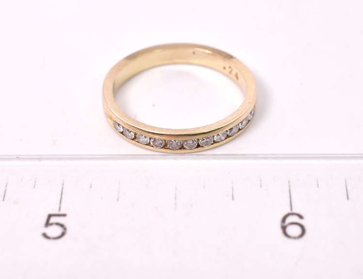 Dazzling Diamond Band Ring in 14K Yellow Gold