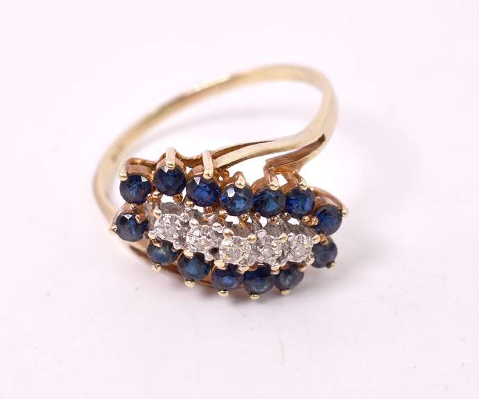 Wonderful Diamond and Sapphire Ring in Yellow Gold