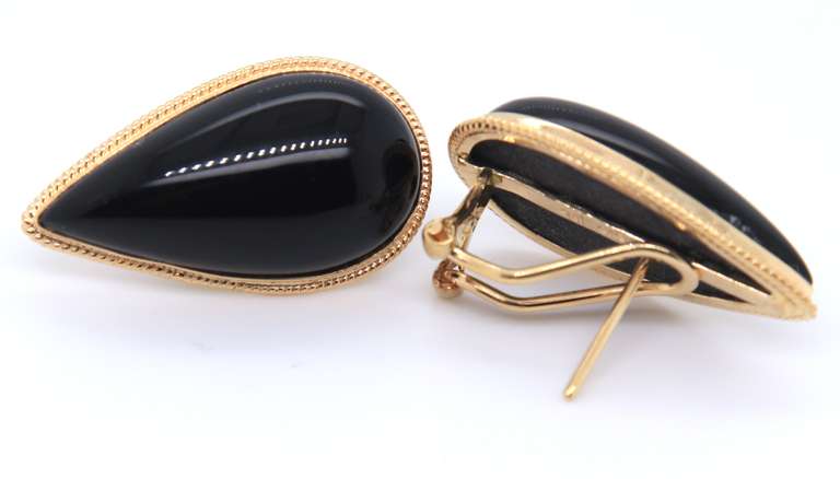 Chic 14kt YG Black Onyx Pear Shaped Earrings