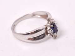 Stunning Sapphire and Diamond Ring in White Gold