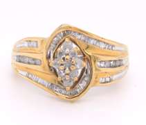 Simple & Chic Yellow Gold Diamond Cluster Ring