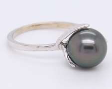 Simple 14kt WG Akoya Pearl Leaf Ring