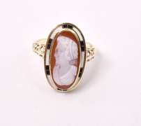 Amazing Vintage Cameo Ring in 14K Yellow Gold