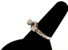 LADIES 14 KT WHITE GOLD DIAMOND RING