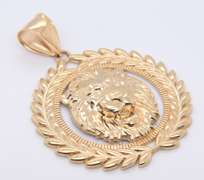 Elegant Yellow Gold Lion Head Pendant