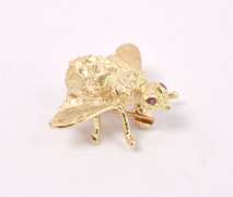 Luxurious "Fly" Pin with Rubies in 14K Yellow Gold