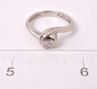Beautiful Swirl Diamond Ring in 18K Gold