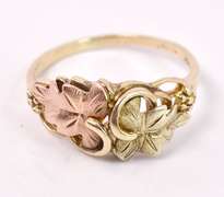 Lavish Leaf Motif Ring in Two-Tone Gold