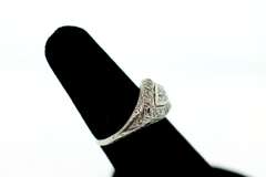 LADIES PLATINUM ANTIQUE DIAMOND RING