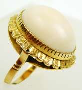 Amazing Antique 18K Angel Skin Coral Ring, Size 6.5
