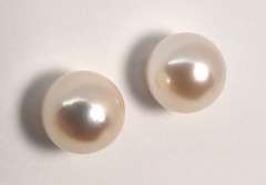Classy Peal Stud Earrings in 14K YG