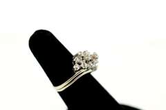LADIES 18 KT WHITE GOLD LADIES DIAMOND CLUSTER