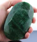 Massive .521kg (2605ct) rich green Brazilian Emerald