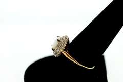 LADIES GOLD DIAMOND AND OPAL RING
