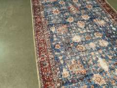 STUNNING VINTAGE PERSIAN 8' RUNNER