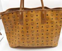 MCM Liz Reversable Medium Tote w Zipper Pouch