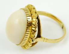 Amazing Antique 18K Angel Skin Coral Ring, Size 6.5
