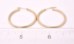 Elegant Hoop Earrings in 14K Yellow Gold