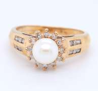 Marvelous 6.25mm Pearl with Diamond Sunburst Halo Ring