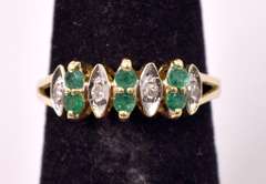 Elegant Emerald and Diamond Ring in 14K Yellow Gold